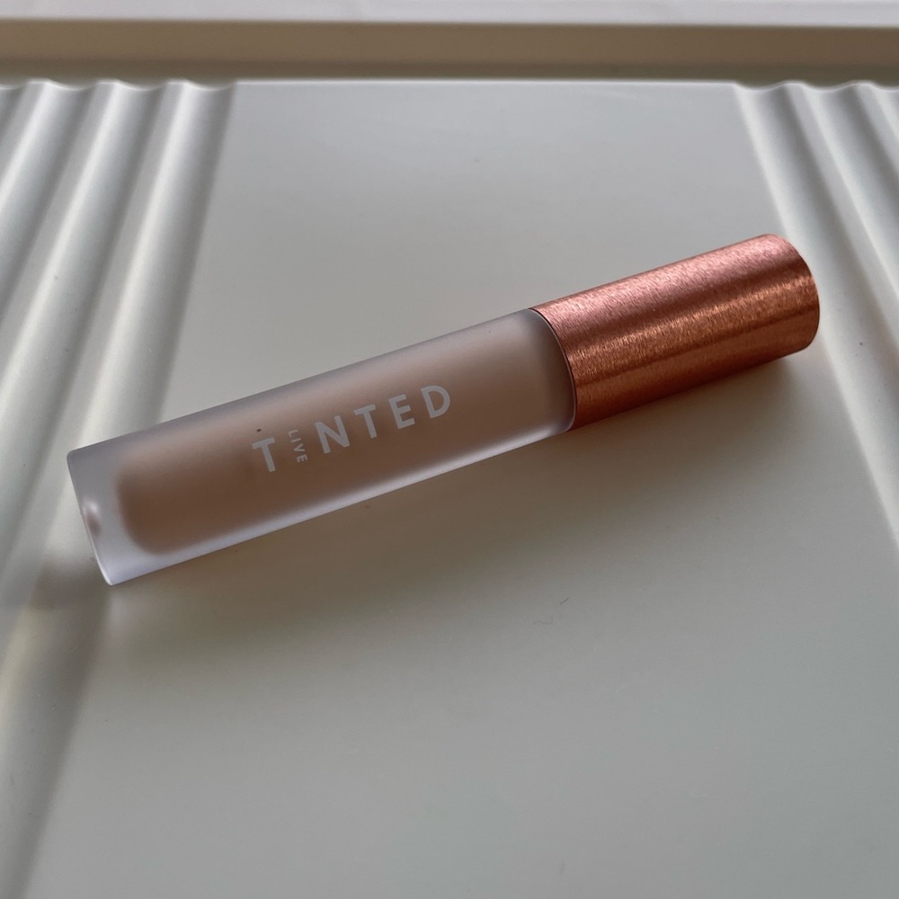 Tinted Live Hueglow Concealer RT3A 18